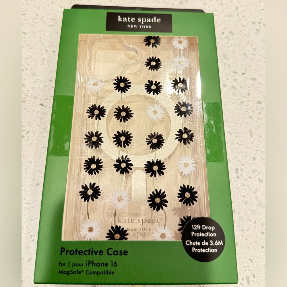 NIB🌼♠️Kate Spade♠️🌼 iPhone 16 in black & white daisy chain case